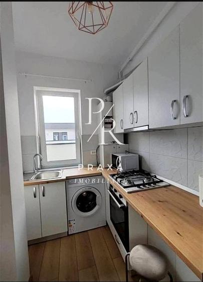 Apartament cu 2 camere semidecomandat, mobilat în Florești