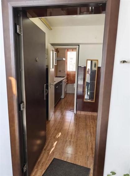 Vanzare Apartament 2 Camere Semidecomandat Piata Sudului - 1