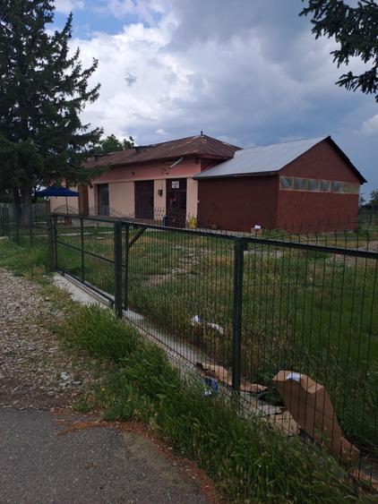 Spațiu comercial, de 1,200 mp, în Lanurile