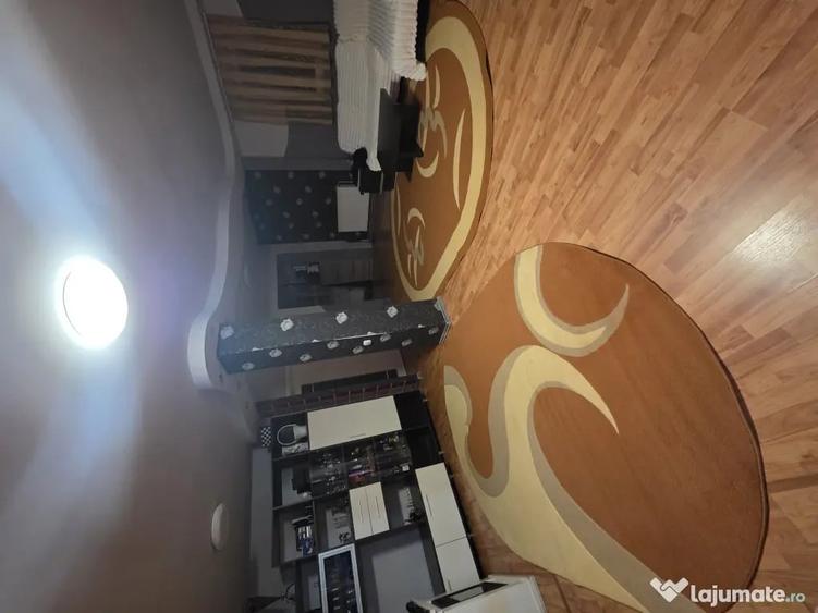 Casă cu 5 camere în Exterior Vest