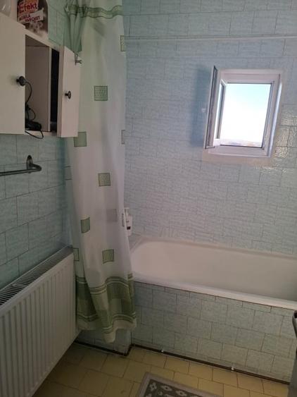 Apartament cu 3 camere semidecomandat, mobilat în Nădlac