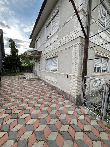 Casă cu 5 camere cu Teren 360 Mp în Central