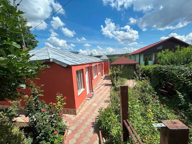 Casă cu 3 camere decomandat cu Teren 600 Mp în Central