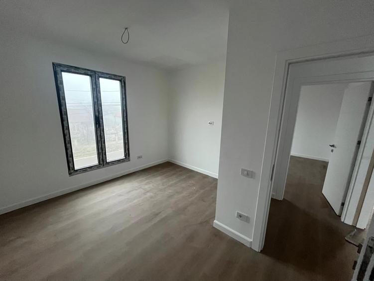 Casă individuală cu 5 camere cu Teren 340 Mp în Poiana