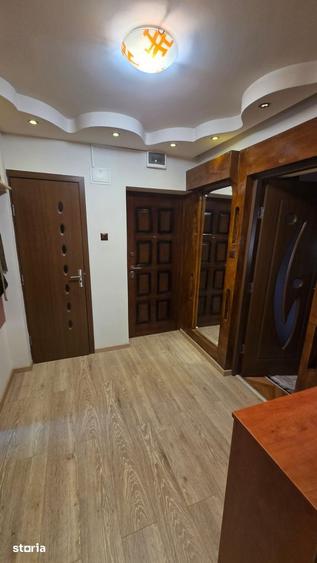 Apartament cu 3 camere decomandat în Burdea