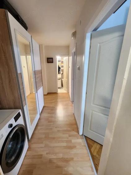 Apartament cu 3 camere decomandat, mobilat în Steaua