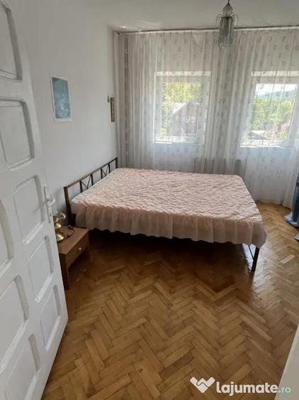Casă cu 10 camere cu Teren 625 Mp în Păușești