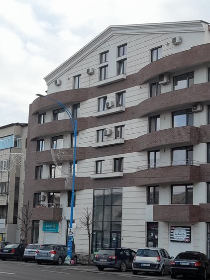 Apartament cu 2 camere decomandat în 23 August