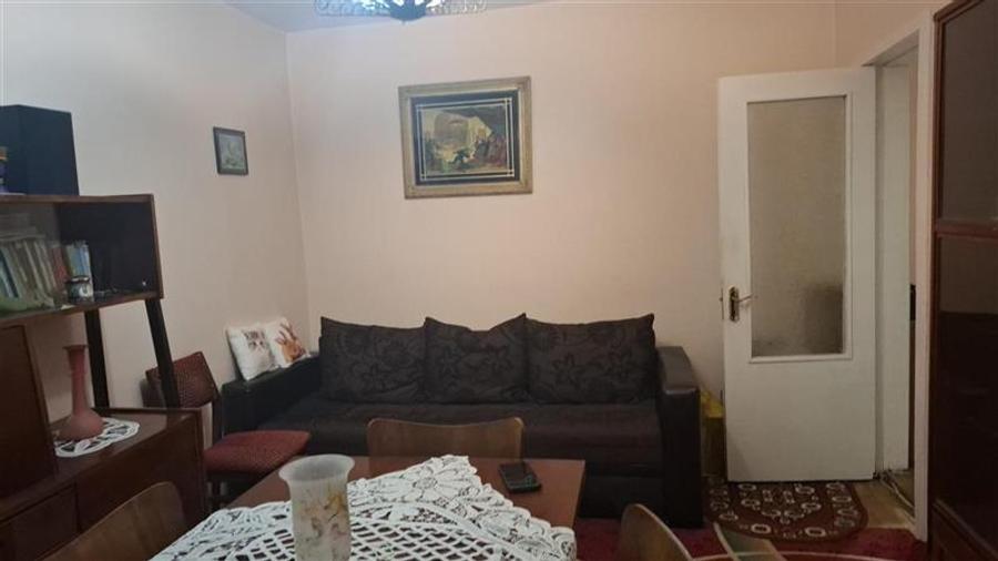 Apartament cu 3 camere decomandat în Sud
