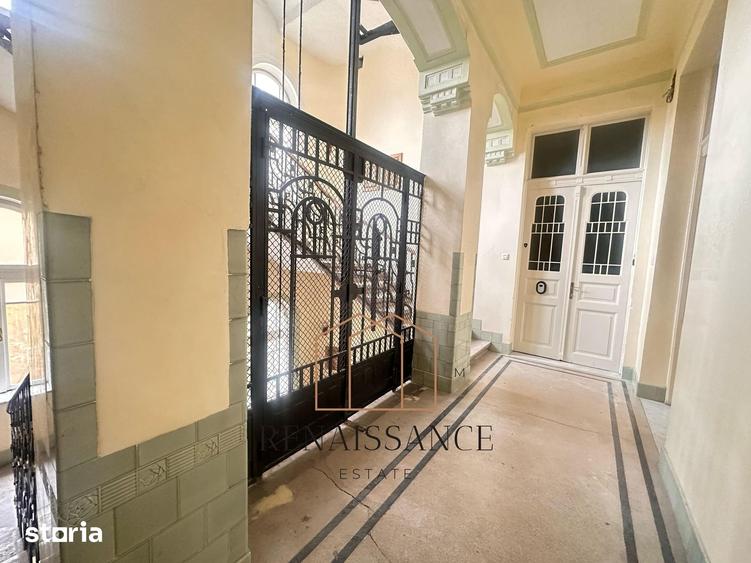Apartament cu 7 camere în P-ța Unirii