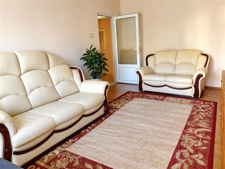 Apartament cu 4 camere decomandat, mobilat în Central