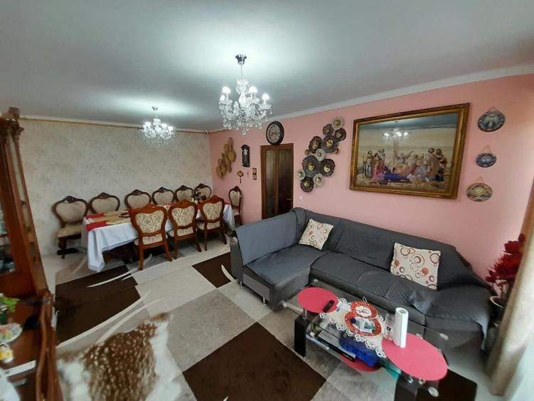 Apartament cu 3 camere decomandat, mobilat în Sud
