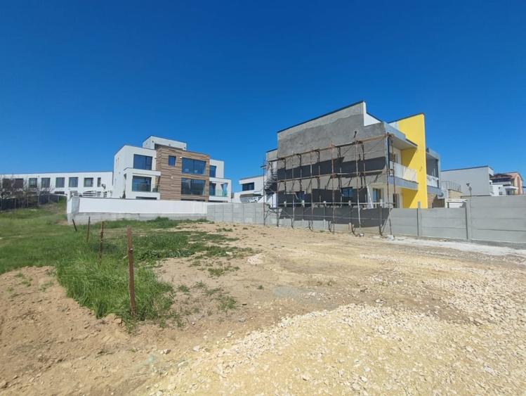 Exclusivitate Vanzare Teren 400 mp. utilitati la strada - 2