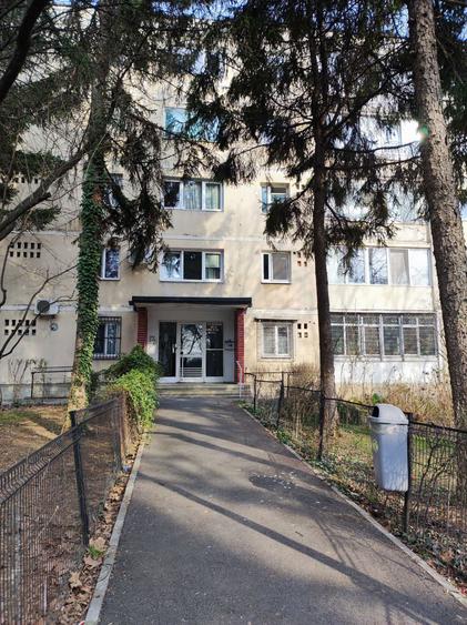 apartament 4 camere, decomandat, bloc 4 etaje - Berceni - Piata Covasna - 1