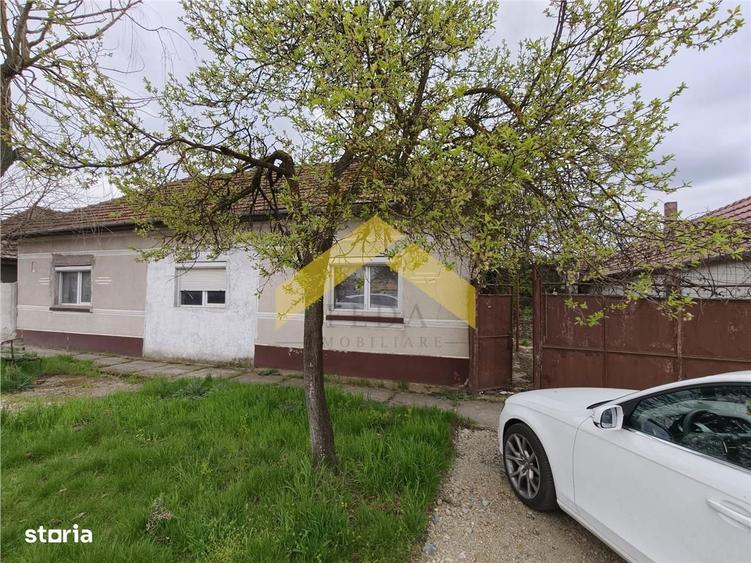 Casa la sol de vanzare in orasul Santana - 9