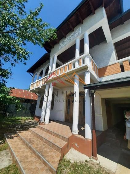 Casa tip conac, teren 4000 mp, finisaje deosebite, garaj, Prahova - 1