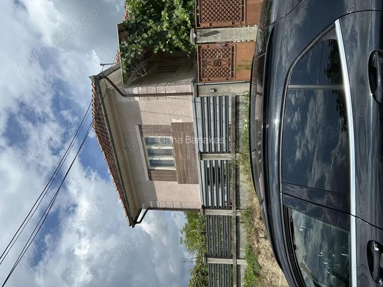 Vand casa taraneasca renovata partial cu 8000 mp gradina