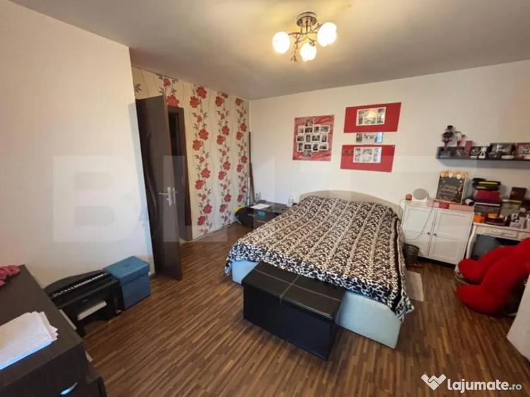 Apartament de vanzare, cu 3 camere, zona Micro 5 - 8