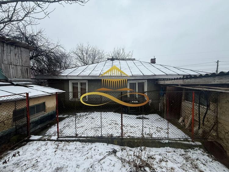 Casa batraneasca cu teren de vanzare in Lilieci Bacau - 10