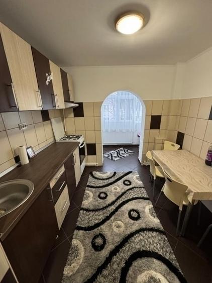 Etaj intermediar 2 Camere Decomandat 53mp Mobilat Bloc 1984 zona Nicolina - 2