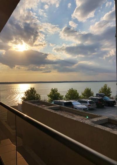 Apartament cu parcare privata si vedere catre lac in centrul statiunii - 1