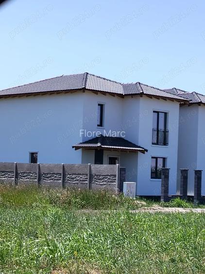 Vand duplex Mo?ni?a cu utilitati