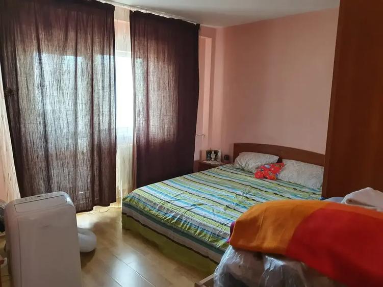 Apartament cu 3 camere decomandat, mobilat în Sebastian