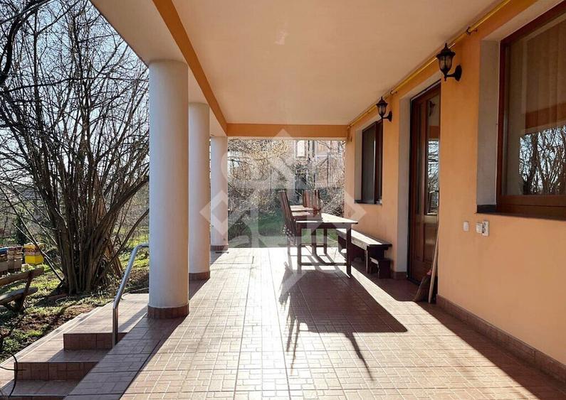 Vila pe Malul Crisului, strada Facliei Oradea - 1