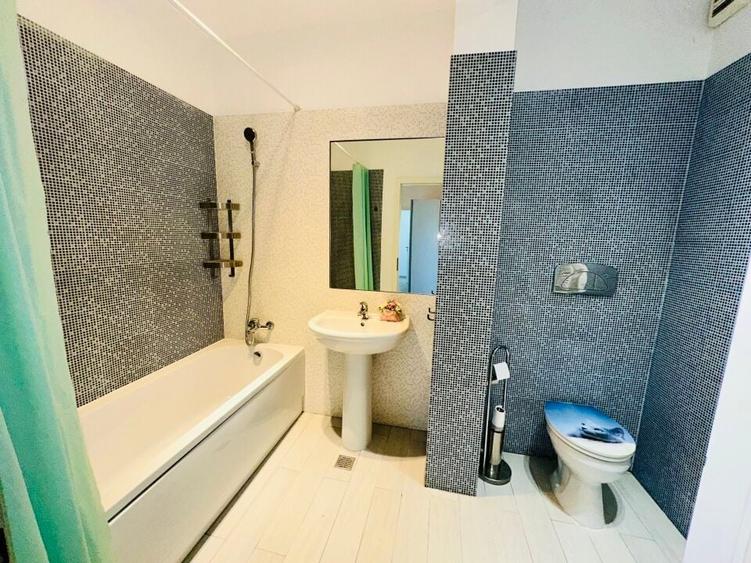 Aleea Privighetorilor 4 camere decomandate (ne)mobilat complet etaj 2/S+P+7 - 11