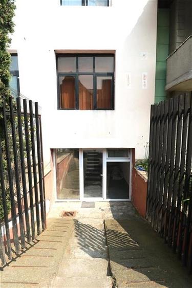 Spatiu comercial 20mp , zona Lipovei - 1