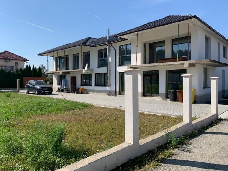 Casă individuală cu 5 camere în Șelimbăr - 1