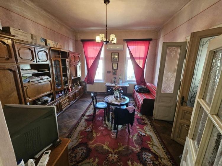 Vand apartament in casa tip vila Zona Josefin - 1