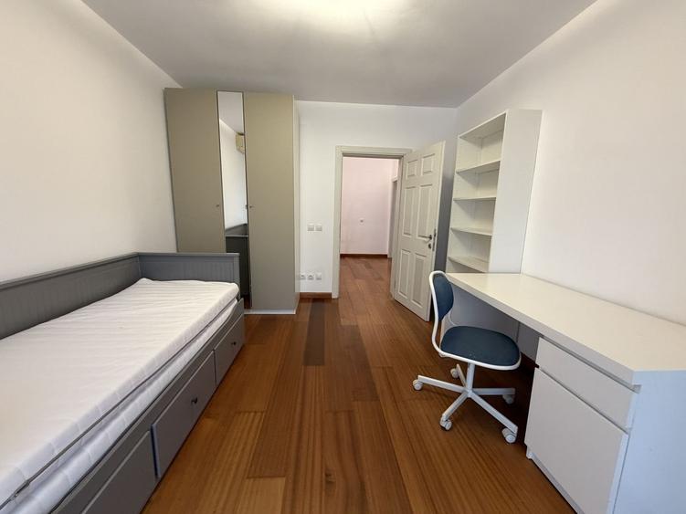 Vila semimobilata  cu 3 dormitoare, piscina exterioara, complex - 12