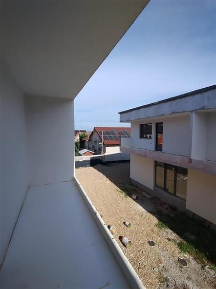 RECO Case insiruite cu trei camere in Sanmartin - 7