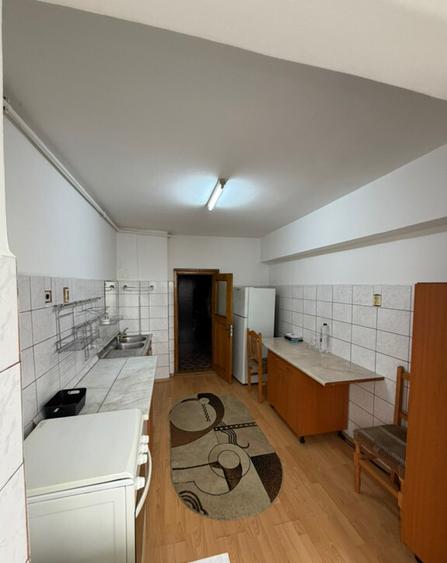 Inchiriez apartament cu 3 camere - 1