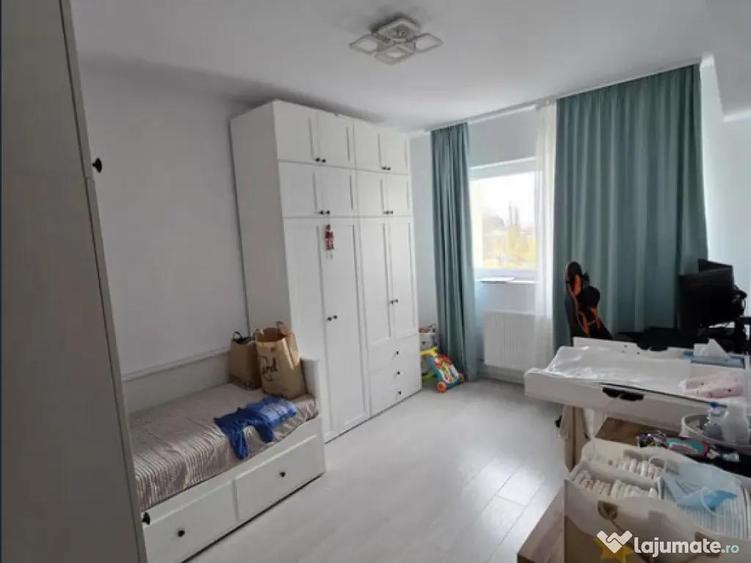 Apartament 3 camere, decomandat - zona Tractorul - 1