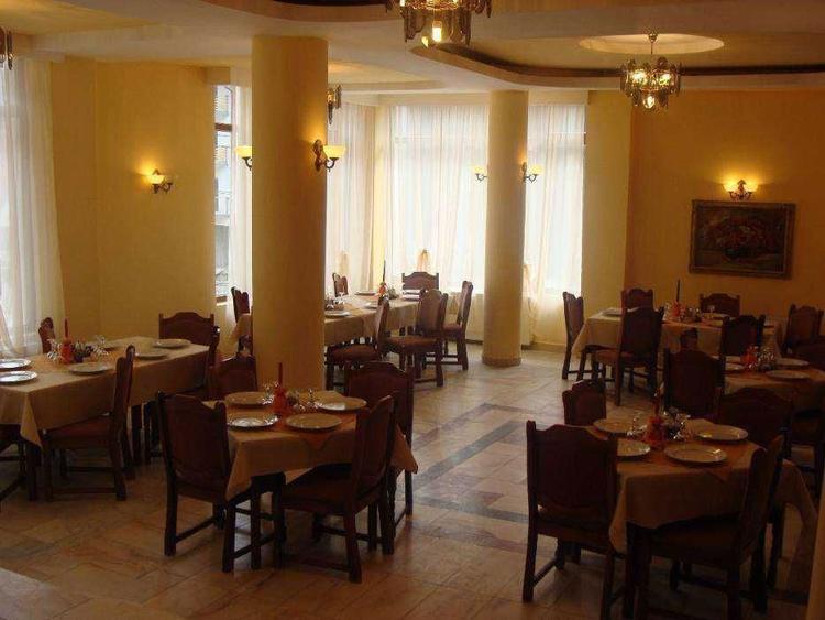 Predeal - Inchiriez PENSIUNE de 1000 MP pe Str. TREI BRAZI nr. 64 - 7