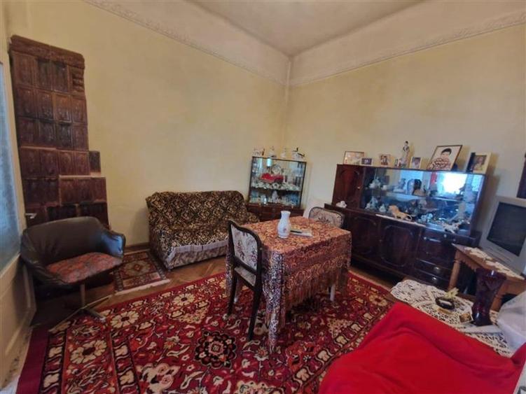 Ramnicu Valcea - Biblioteca Judeteana - casa - 3 camere - curte comuna - 1