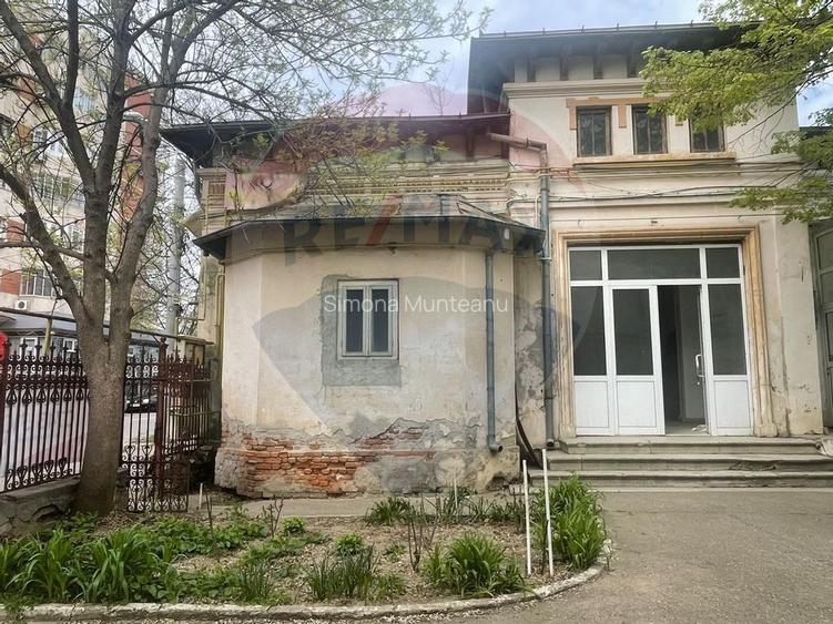 Casa de vanzare in centrul Galatiului - istorie si potential real Casa de vanzare in centrul Galatiului - istorie si potential real