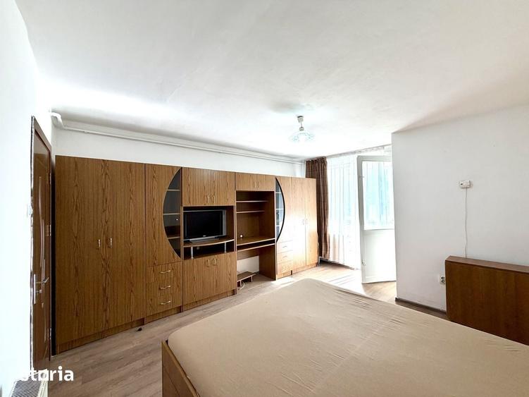 Garsoniera 30 mp etaj 3 zona Tudor Vladimirescu mobilata pre? 200 Euro - 1