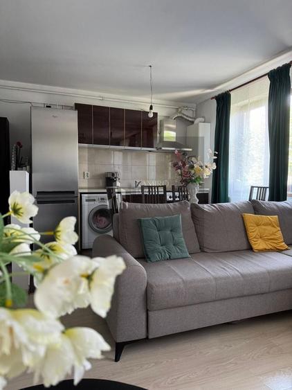 Apartament cu 3 camere semidecomandat, mobilat în P-ța Reșița