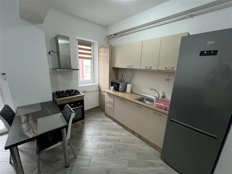 Apartament 2 camere, bloc nou, etaj 2(lift), zona Scoala 10 - 2