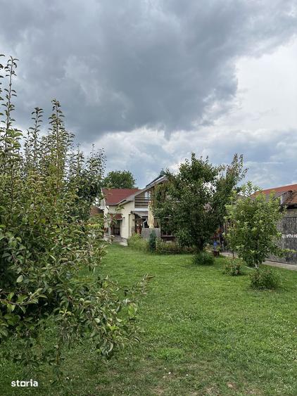 Casa cu 4 camere, teren de 1600mp - 2
