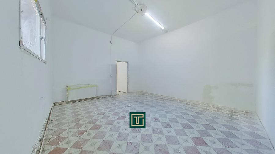 Apartament cu potential cu 2 camere la curte comuna in Centru - 1