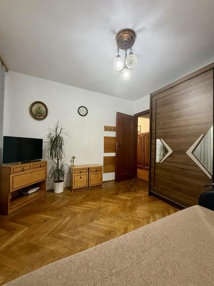 Apartament cu 3 camere decomandat, mobilat în Aradului