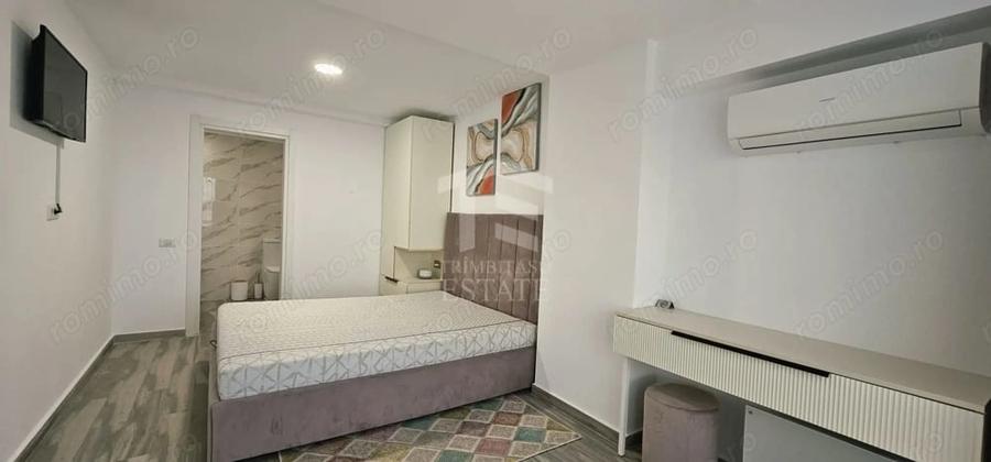 Apartament cu 3 camere semidecomandat în Central