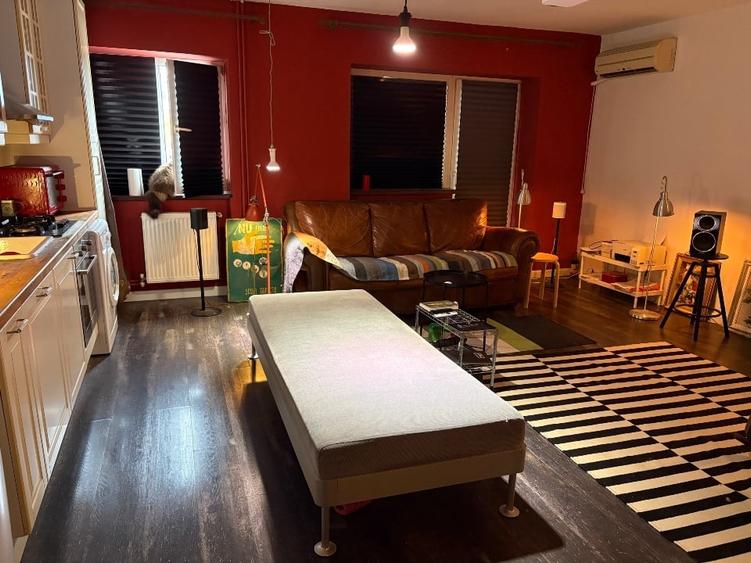 3 camere de vânzare str. Opanez sect. - 2