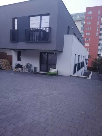 Dau in chirie cladire de 500 mp superfinisat, compus din 4 apartamente, momentan amenajat birouri, teren 600 mp, imrejmuit, str Meteor si Observator - 7