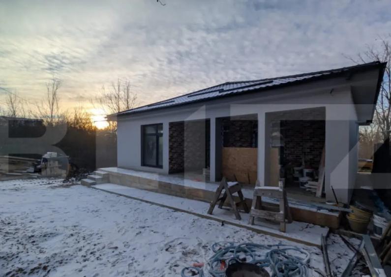 Casa individuala 3 camere 144 mp utili, teren 900mp, Razv - 1