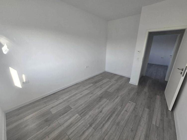 Duplex cu 4 camere cu Canalizare în Moșnița Nouă